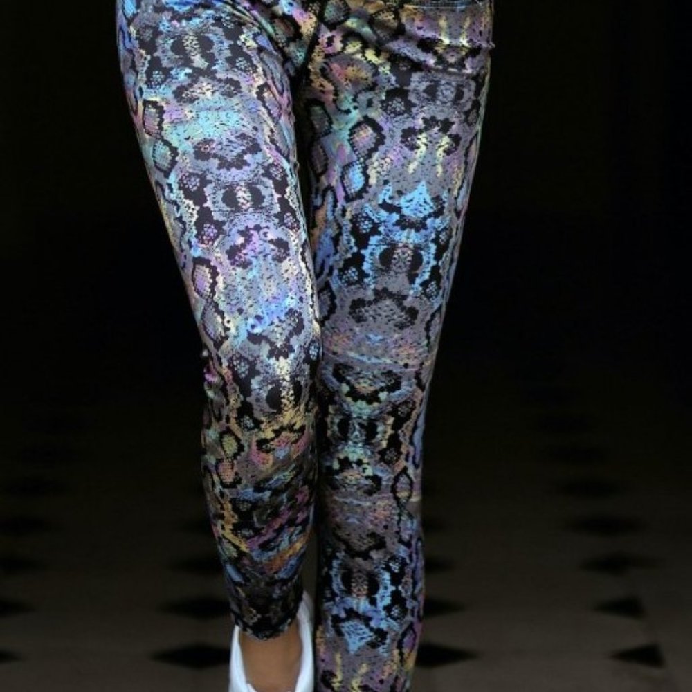 Iridescent Snakeskin Active Leggings - Picture 2 of 4